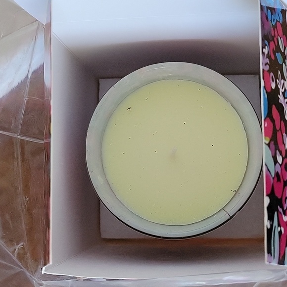Lilly Pulitzer Printed Candle, Multi Feeling Fintastic, NWT - Picture 6 of 7